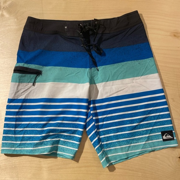 Quiksilver Men's Striped Blue Swim Shorts 32 (DP) - Picture 4 of 8